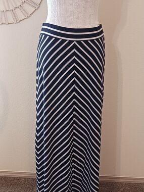 The Limited Womens Y2K Navy and White Chevron Maxi Skirt S Boho Vacation